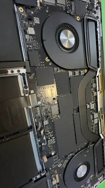 Комплексное обслуживание c чисткой от пыли и заменой термоинтерфейса MacBook Pro